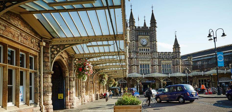 Bristolde Ulaşım, Yeme İçme ve Konaklama